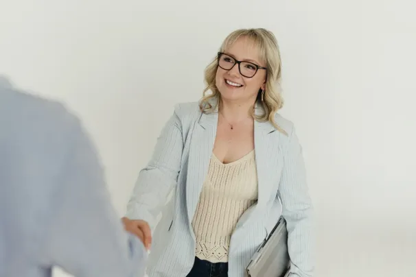 Stephanie, owner of Cue2Convert, shaking hands with client after having a meeting going over their paid advertising in Edmonton.